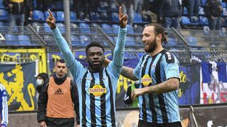 Jubel zum 1:0 - der Torschütze Waldhofs Joseph Boyamba (links im Bild) und Waldhofs Marco Höger beim Spiel in der 3. Liga, SV Waldhof Mannheim - 1. FC Saarbruecken.