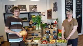 Frische und regionale Produkte bieten die Inhaber von renaRegional, Christian Schlabschi und Renata Bogucki, in ihrem Laden.