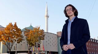 Moschee-Sprecher Mikail Kibar vor der Yavuz-Sultan-Selim-Moschee im Stadtteil Jungbusch.