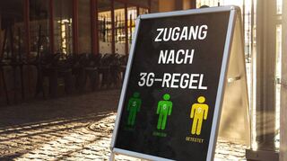In vielen Cafés und Restaurants ist es Standard – jetzt fordern auch Arbeitgeberverbände, dass Beschäftigte nur nach der 3G-Regel in den Betrieb kommen dürfen.