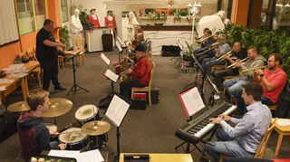 Bei der Probe: Die Leitung der BigBand im Quadrat hat jetzt Patrick Wewel übernommen.