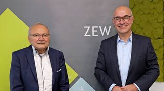 Der langjährige ZEW-Präsident Wolfgang Franz (l.) und der derzeitige Amtsinhaber Achim Wambach.