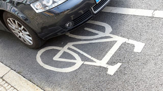Mit dem neuen Bußgeldkatalog sollen Radfahrer und Fußgänger besser geschützt werden.