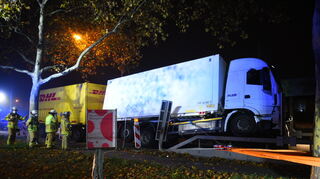 Nach einem Unfall mit Beteiligung eines Lkw ist die B38 (Friedrich Ebert Straße) in Mannheim am Samstagabend voll gesperrt worden.