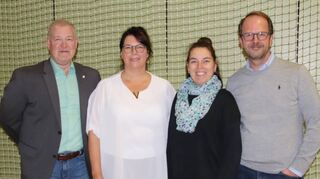 Manuela Lau (2.v.l.) ist die neu gewählte Vorsitzende der TG Bobstadt. Außerdem im Vorstand sind: Dan Brewer (l.) Tina Patzina und Thorsten Landgraf.