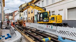 Die Gleisarbeiten in Alt-Friesenheim – hier die Luitpoldstraße – sind in wenigen Monaten abgeschlossen. Der nächste Bauabschnitt wird sich aber verzögern.