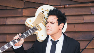 Spielt mit Emigrate das, was er bei Rammstein nicht verwirklichen kann: Gitarrist, Sänger und Songwriter Richard Zven Kruspe.