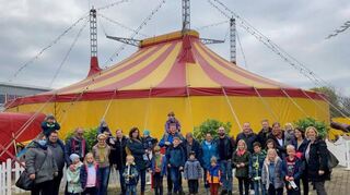 Viel Spaß beim Besuch des Zikus Paletti hatten die elf Familien des AWO Familienzentrums.