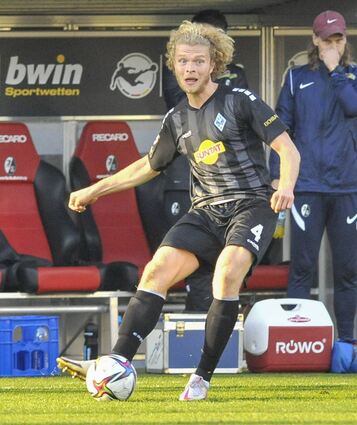 Jesper Verlaat spielte zuletzt wieder eine Halbzeit in Freiburg und danach beim Pokalspiel in Zuzenhausen. Für die Partie gegen Osnabrück wäre er bereit.