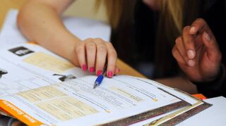 Die Corona-bedingten Lernlücken sind bei Schülerinnen und Schülern groß. Das Nachhilfeprogramm „Rückenwind“ soll dazu beitragen, diese Lücken zu schließen.