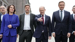 Der Koalitionsvertrag von SPD, Grüne und FDP steht.