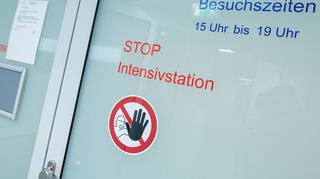 Die Kliniken der Stadt Heidelberg und des Rhein-Neckar-Kreises reagieren auf die weiter steigende Zahl der Corona-Fälle.