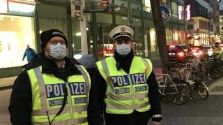 Alexander Schloer (l.) und Tobias Biegel auf der Breiten Straße.