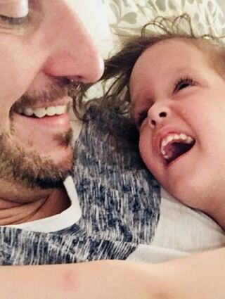 Daniel Fleischmann mit seiner sechsjährigen Tochter Frieda.
