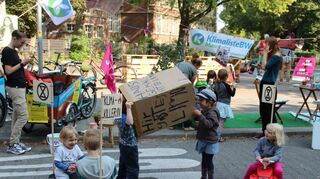 Weniger Autos, mehr Platz: ein Bild vom „Parking Day“ im September in der Langen Rötterstraße.