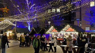 Der Weihnachtsmarkt auf dem Berliner Platz wurde am 10. November eröffnet. Seit etwas mehr als einer Woche gilt dort die 2G-Regel.
