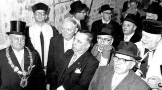 Hoher Besuch vor 60 Jahren: Oberbürgermeister Heinrich Völker (l.) begrüßte Vizekanzler Ludwig Erhardt (3.v.l.) und Ministerpräsident Peter Altmeier (4.v.l.).