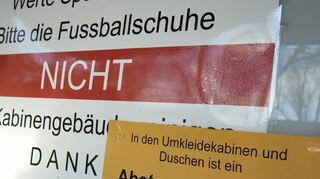 Mit großem Aufwand versuchten die Vereine bis zuletzt für Sicherheit zu sorgen. Der Landesregierung ging das nun nicht weit genug.