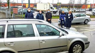 Der SPD-Ortsverein fordert in der Wallstadter Straße Tempo 30 auch in Höhe des Einkaufszentrums. Die Querungshilfe ist Wolfgang Oswald (v. l.), Markus Bündig, Michèl Schummer, Barbara Scholz und Angelika Gelle nicht genug.