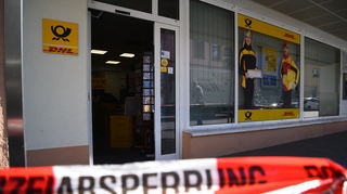 Ende Mai hat ein Unbekannter diese Filiale der Post in der Talstraße in Schriesheim überfallen.