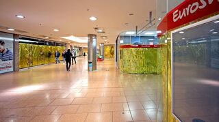 Die meisten Schaufenster im Rathaus-Center sind bereits mit Folie abgeklebt. Nur noch sechs Geschäfte haben geöffnet. Zum Jahresende ist Schluss.