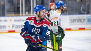 Mark Katic (l.) steht den Adlern nach auskurierter Corona-Erkrankung im Heimspiel gegen Düsseldorf wieder zur Verfügung.