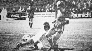 4000 Zuschauer sahen am 9. Dezember 1971 das Einweihungsspiel des Rhein-Neckar-Stadions. Der VfR Mannheim unterlag dem 1. FC Kaiserslautern mit 1:3.