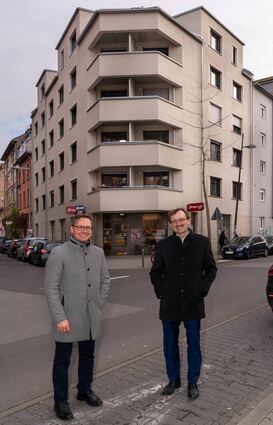 Freuen sich über den Neubau an der Hafenstraße (v.l.): Baubürgermeister Ralf Eisenhauer und GBG-Chef Karl-Heinz Frings.