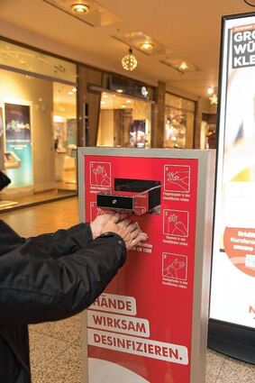 Die Abstands- und Hygieneregeln (AHA) gelten überall weiter.