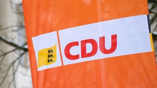 Ein Bauentwickler kündigt eine Spende an, überwiesen werden die 5000 Euro dann aber von einer anderen Person - möglicherweise, um sie zu verschleiern. Indizien für diesen Verdacht liegen dieser Redaktion vor.