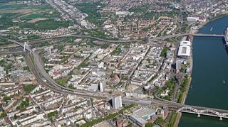 Grundstückseigentümer und Mieter müssen in Ludwigshafen ab 2022 mehr zahlen. Der Stadtrat hat eine Erhöhung der Grundsteuer beschlossen.