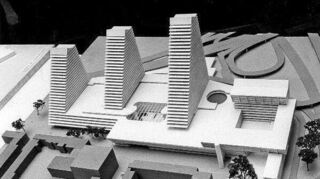 Dieses Modell von 1973 zeigt die Pläne für das „City-Center“, das an der Stelle des heutigen Rathaus-Centers errichtet werden sollte.