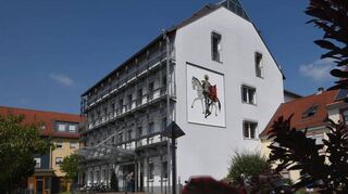 Das Rathaus in Edingen: Klimaschutz soll in der Gemeinde einen höheren Stellenwert bekommen, über den Weg dorthin diskutiert der Gemeinderat.