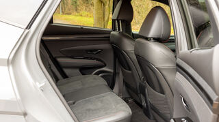 mid Groß-Gerau - Im Fond gibt es zwei Isofix Kindersitzbefestigungen und ausreichend Platz für zwei Erwachsene.