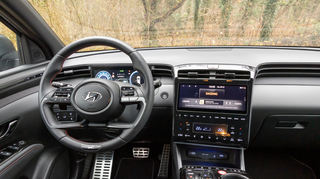 mid Groß-Gerau - Mechanische Tasten sucht man abseits des Multifunktions-Sportlenkrads vergeblich, das Infotainment mit Klimasteuerung wird auf einem 10,25 Zoll großen Touchscreen Bildschirm dargestellt, die Bedienung ist sehr intuitiv.