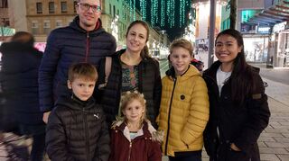 Familie Baumgartner hat auf ihrem Wunschzettel einige Dinge stehen. Bücher, Skier und sogar ein Hund könnten diese Jahr unter dem Baum liegen. Die Heidelberger Familie hat aber auch immaterielle Wünsche.