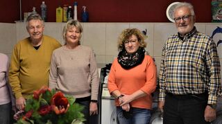 Schwelgen noch in Erinnerungen: Christa Hoppner (v.l.), Hermann und Hannelore Bauer, Sibille Elias und Adolf Schmitt.