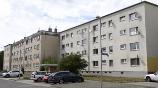 In einem Wohnblock in der Bayreuther Straße soll sich die Tat Ende April ereignet haben. Dort leben von Obdachlosigkeit bedrohte Menschen.