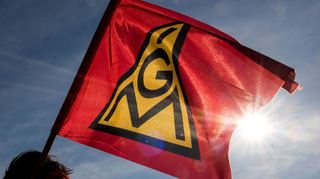 Eine Flagge der IG Metall (Symbolbild).