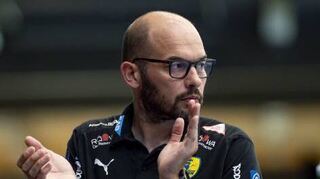 Klaus Gärtner führte seinem Team die jüngsten Fehler nochmals vor.