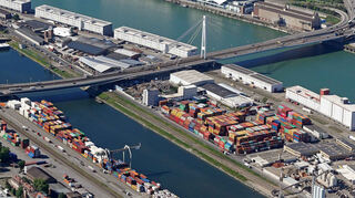 Luftbilder von der Mannheimer Kurt-Schumacher-Brücke und dem Mühlauhafen.