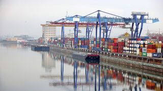 Die Industriebetriebe in der Region Rhein-Neckar haben eine hohe Exportquote (Symbolbild des Mannheimer Hafens).