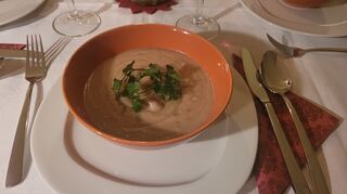 Nussig und cremig: Maronisuppe.