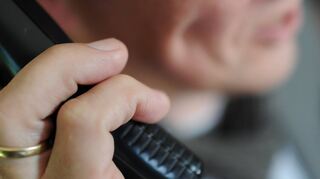 Die Nachfrage nach Seelsorge-Angeboten per Telefon oder Chat ist auch im zweiten Jahr der Corona-Pandemie bislang hoch gewesen.