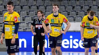 Bei Andy Schmid (v. l.) Uwe Gensheimer, Niclas Kirkeløkke und Kristjan Horzen herrscht nach der Niederlage gegen Hannover die große Leere.
