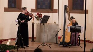 Jeanette Pitkevica (l.) und Jelena Engelhardt beim Konzert.