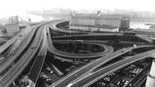 Der Blick vom Center auf die Hochstraße und das Parkdeck.