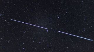 Die Starts von Starlink-Satelliten der Firma SpaceX sorgten auch in diesem Jahr für die meisten Beobachtungen, die Rätsel aufgaben.