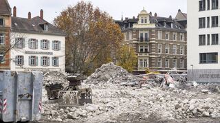 Der Platz vor dem Justizzentrum soll künftig „Fritz-Bauer-Platz“ heißen. Die Stadt verändert sich 2021 – hier besonders sichtbar.Das „Bauhaus“ ist Geschichte.