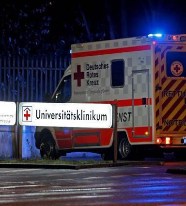 Ständig unterwegs: Rettungswagen bei der Klinikum-Einfahrt.